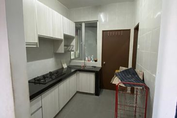 Pangsapuri Pelangi, Taman Emas