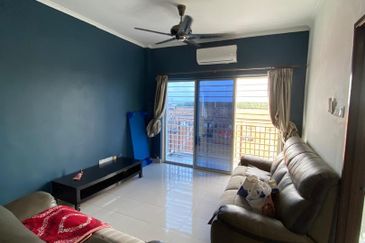 Pangsapuri Pelangi, Taman Emas