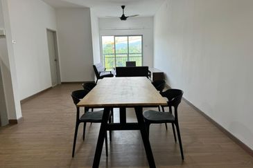 Residensi Anggerik Wira