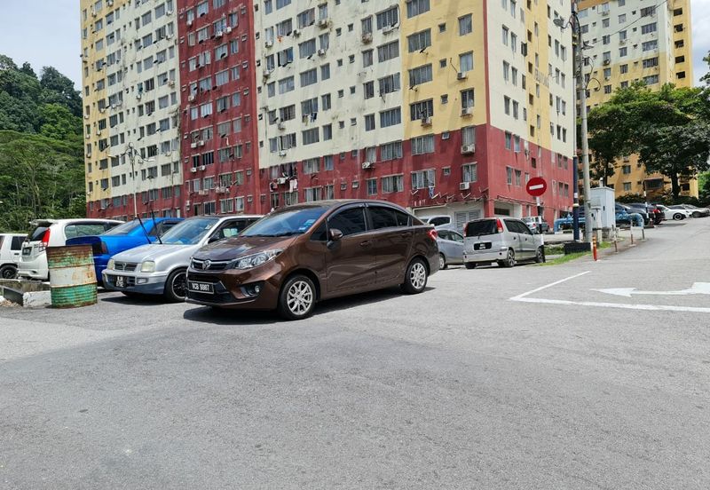 Jelutong Apartment, Selayang Heights
