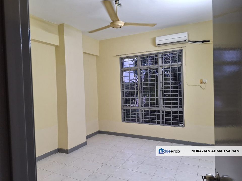 Impian Heights Condominium For Sale Partly Renovated, Selangor, Puchong