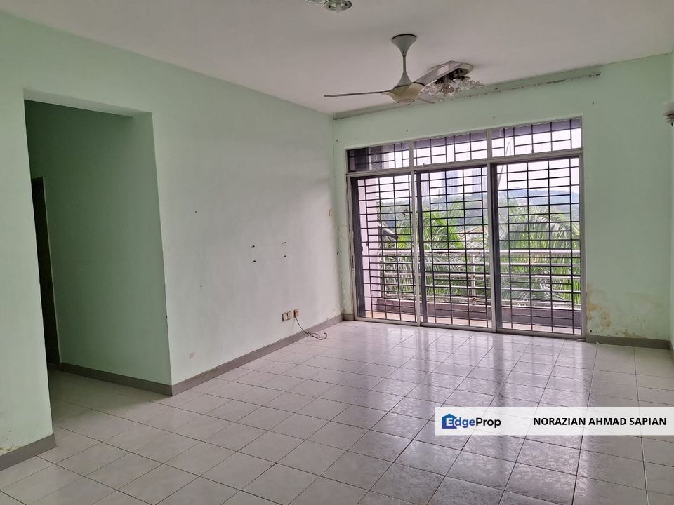 Impian Heights Condominium For Sale Partly Renovated, Selangor, Puchong