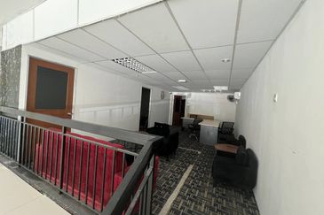 Pusat Perdagangan Danga Utama