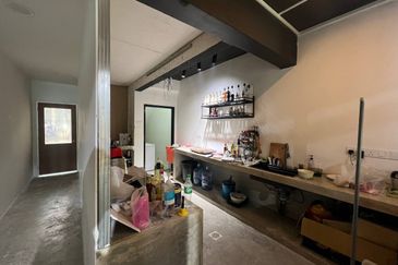 Pusat Perdagangan Danga Utama