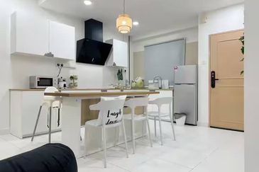 Akademik Suite @ Mount Austin