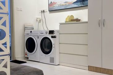 Akademik Suite @ Mount Austin