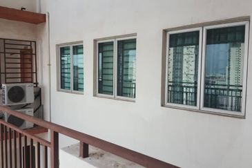 Bangunan Duta Impian (The Embassy Suites)