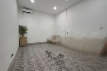 Taman Mount Austin Commercial