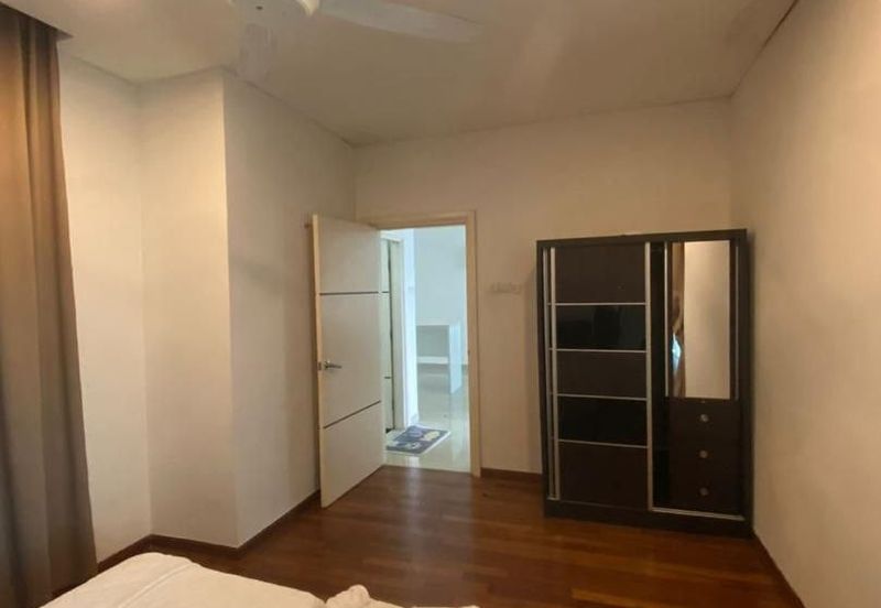 1Medini & Medini Signature