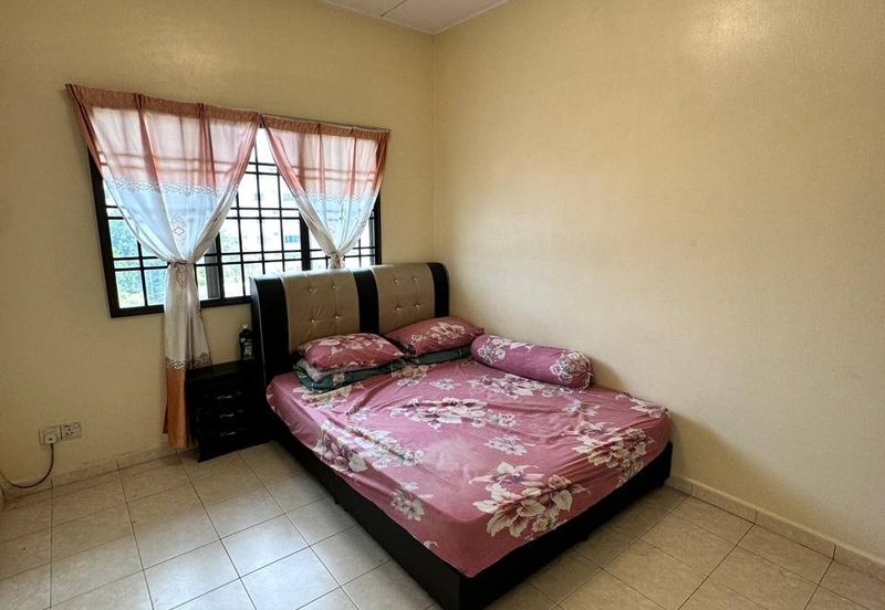 Taman Tampoi Indah II, Villa Ros