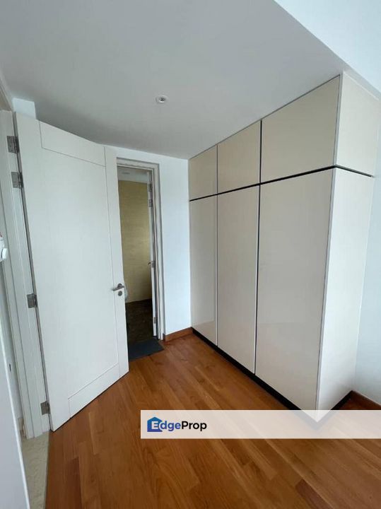 Tri Tower @ High Floor - City View & Partial Seaview For Rent, Johor, Johor Bahru