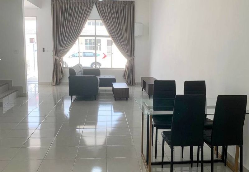 Erica @ Meridin East