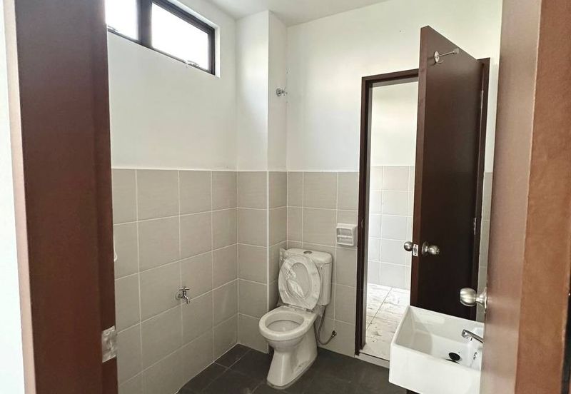 Erica @ Meridin East