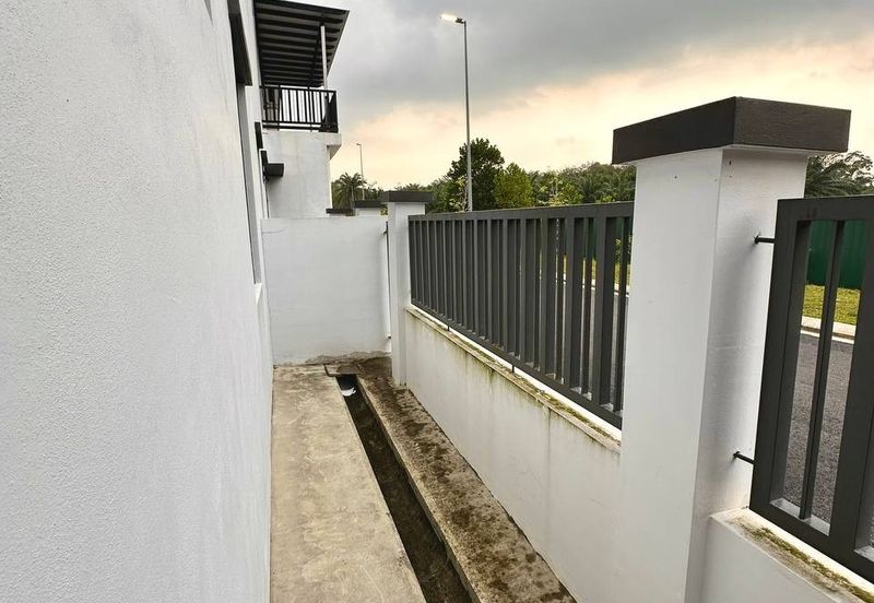 Erica @ Meridin East