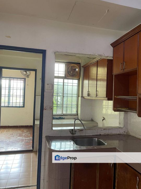 Pangsapuri Sri Wangi  Bigger Corner Unit For Sale, Johor, Tampoi