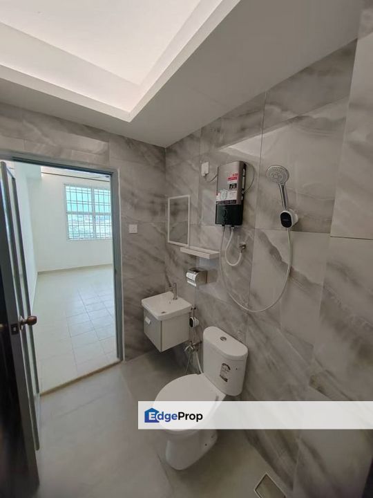 Lake view Suite, Mount Austin For Sale, Johor, Johor Bahru