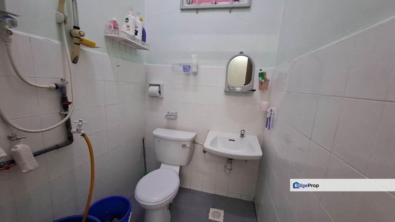 Taman Megah Ria @ Single Storey Terrace House End Lot For Sale, Johor, Masai