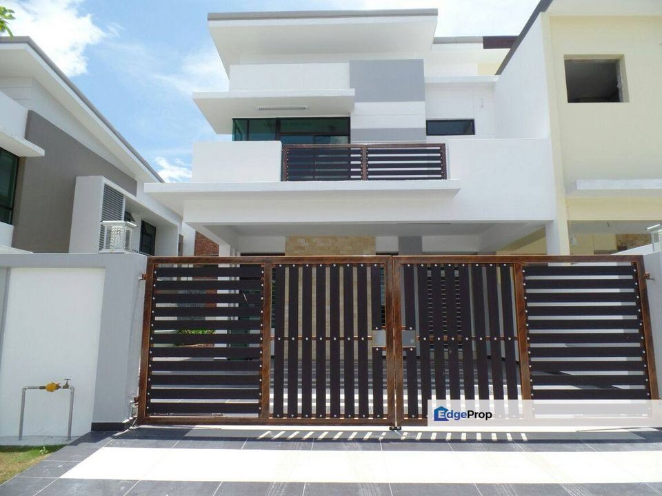  Taman Ungku Tun Aminah  2-Storey Cluster House For Sale, Johor, Skudai