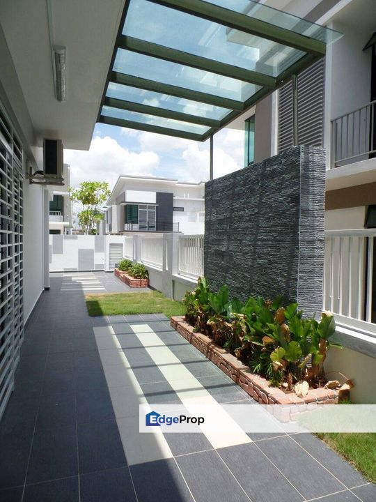  Taman Ungku Tun Aminah  2-Storey Cluster House For Sale, Johor, Skudai
