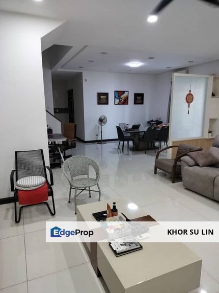 Bandar Kinrara 8, Double Storeys End lot Well maintained Superlinked House for sale! , Selangor, Puchong