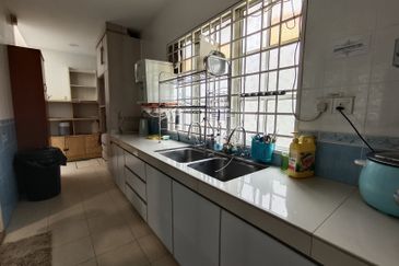 2.5 Storeys Terrace House @ Bandar Puteri 8 Puchong for sale! Freehold! Freehold! Freehold! 