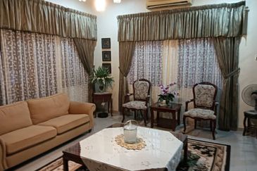 BANGLO CORNER LOT TEPI JALAN UTAMA TAMAN GELIGA INDAH KEMAMAN 