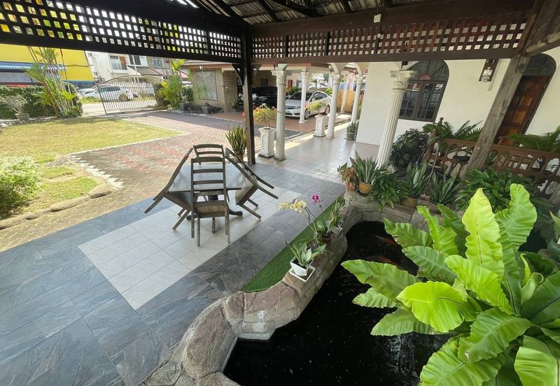 BANGLO CORNER LOT TEPI JALAN UTAMA TAMAN GELIGA INDAH KEMAMAN 