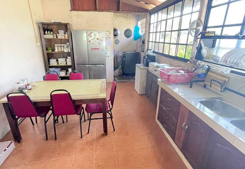 BANGLO CORNER LOT TEPI JALAN UTAMA TAMAN GELIGA INDAH KEMAMAN 