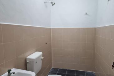 1.5 TINGKAT BANDAR KUANTAN PUTERI (THE TRENDS)