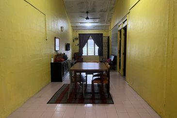 Teres Setingkat Di Taman Tas 