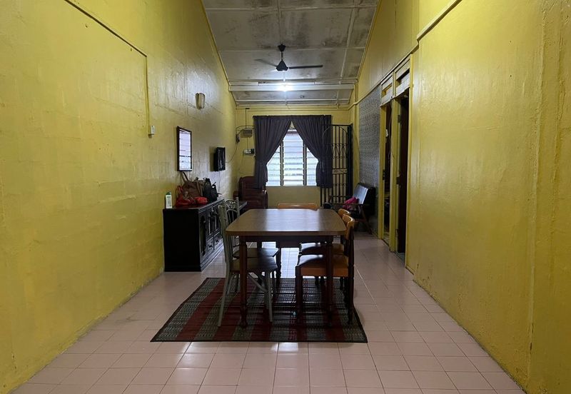 Teres Setingkat Di Taman Tas 