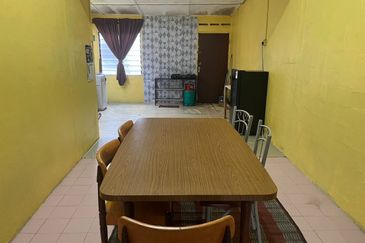 Teres Setingkat Di Taman Tas 