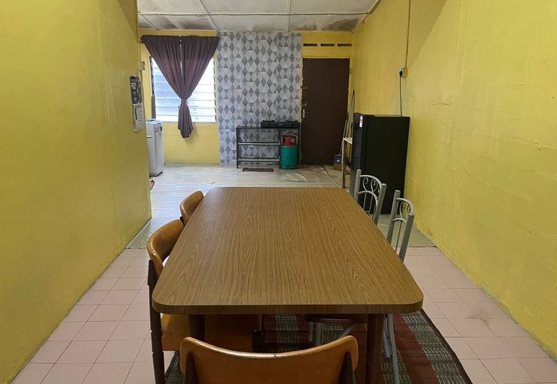 Teres Setingkat Di Taman Tas 