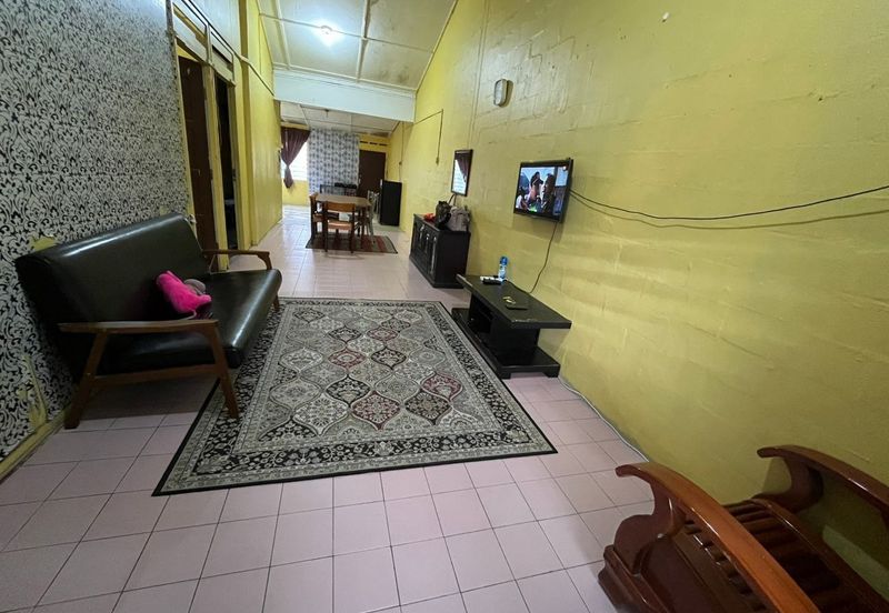 Teres Setingkat Di Taman Tas 