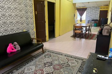 Teres Setingkat Di Taman Tas 