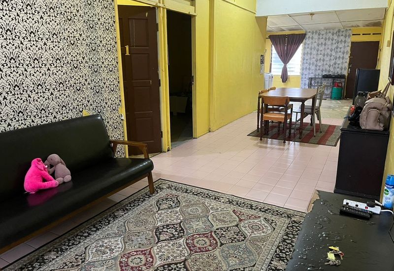 Teres Setingkat Di Taman Tas 