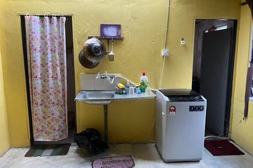 Teres Setingkat Di Taman Tas 