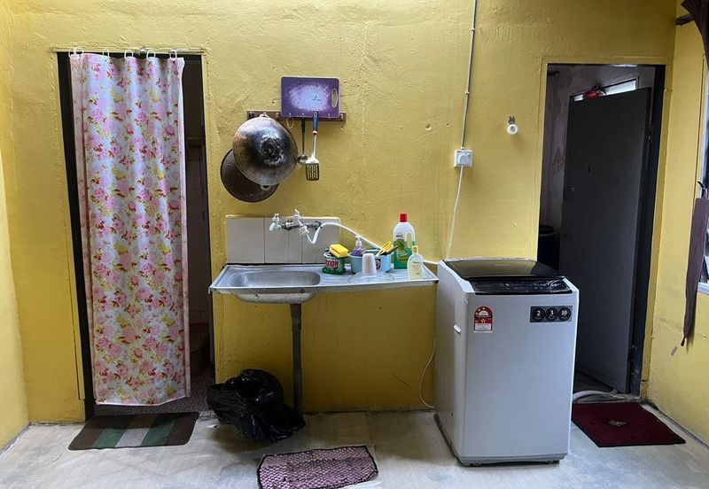 Teres Setingkat Di Taman Tas 