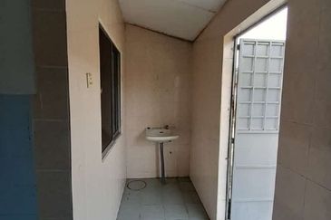 TERES SETINGKAT TAMAN TAS