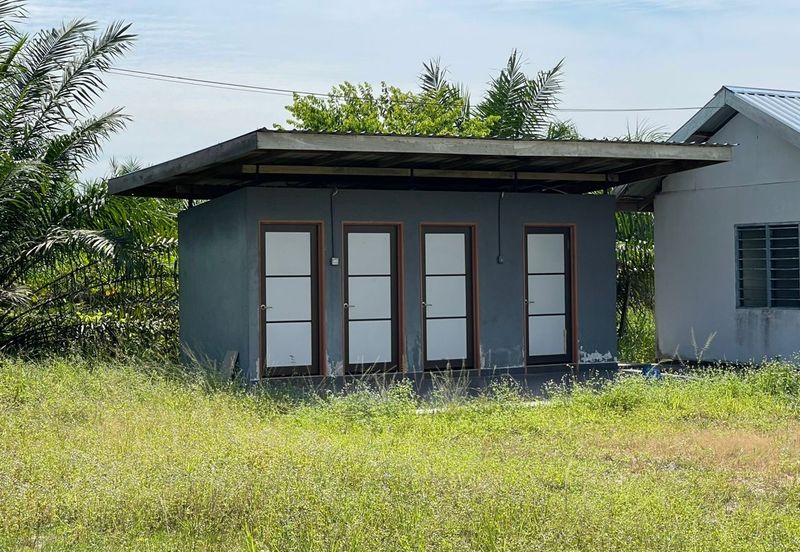 Agricultural Land,  Ternakan Lembu Dan Kambing Secara Komersial