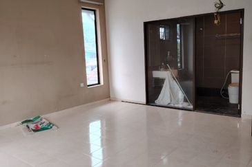 SEMI D 2 TINGKAT , LORONG TOK SIRA, KUANTAN, PAHANG BELOW MARKET VALUE 