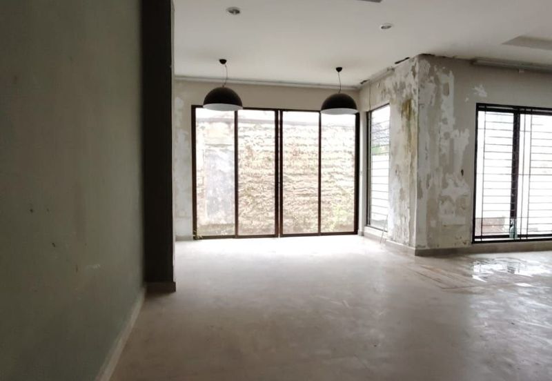 SEMI D 2 TINGKAT , LORONG TOK SIRA, KUANTAN, PAHANG BELOW MARKET VALUE 