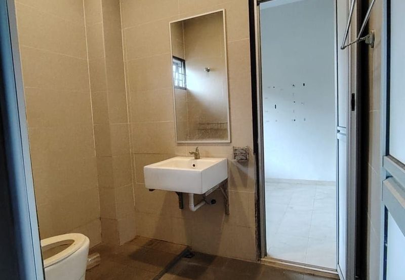 SEMI D 2 TINGKAT , LORONG TOK SIRA, KUANTAN, PAHANG BELOW MARKET VALUE 