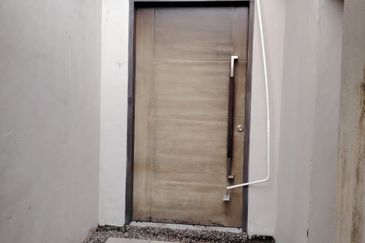 SEMI D 2 TINGKAT , LORONG TOK SIRA, KUANTAN, PAHANG BELOW MARKET VALUE 