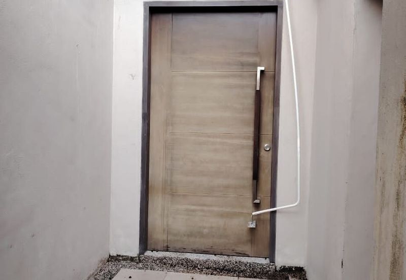 SEMI D 2 TINGKAT , LORONG TOK SIRA, KUANTAN, PAHANG BELOW MARKET VALUE 