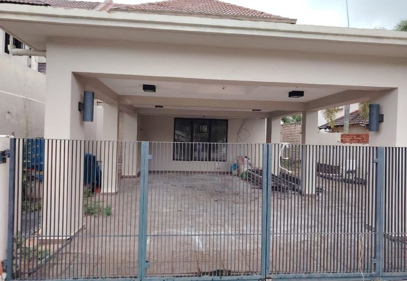 SEMI D 2 TINGKAT , LORONG TOK SIRA, KUANTAN, PAHANG BELOW MARKET VALUE 