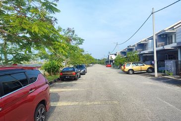 TERES 1 1/2TINGKAT PERUMAHAN BANDAR KUANTAN PUTRI 