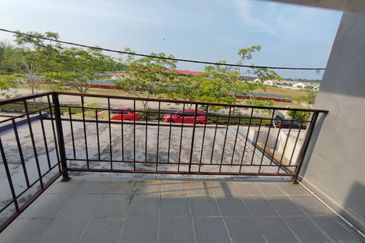 TERES 1 1/2TINGKAT PERUMAHAN BANDAR KUANTAN PUTRI 