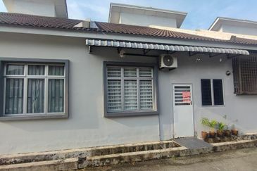 TERES 1 1/2TINGKAT PERUMAHAN BANDAR KUANTAN PUTRI 