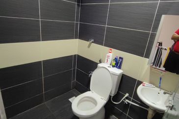 TERES 1 1/2TINGKAT PERUMAHAN BANDAR KUANTAN PUTRI 